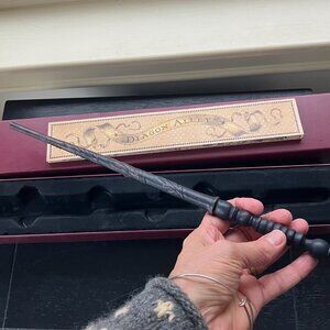 Ollivanders Ash 3 Wand with Map Wizarding World of Harry Potter 1272547-7 in Box